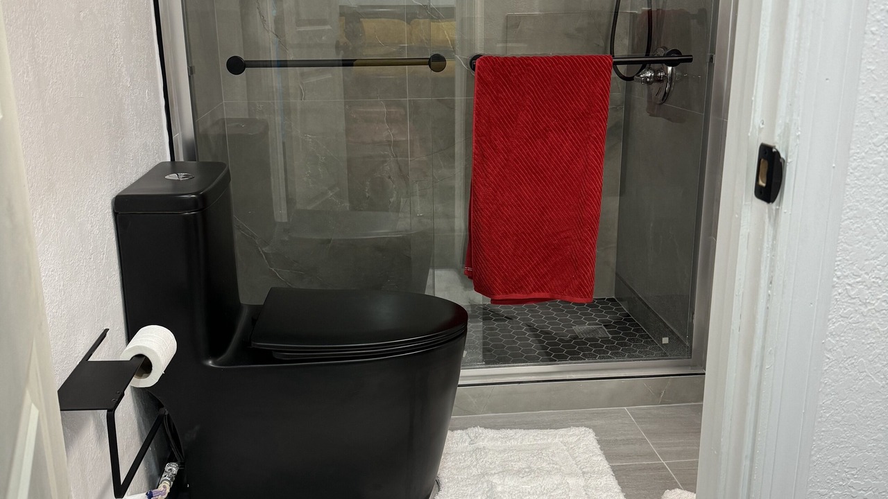Photo of Bathroom in Lauderdale Lakes