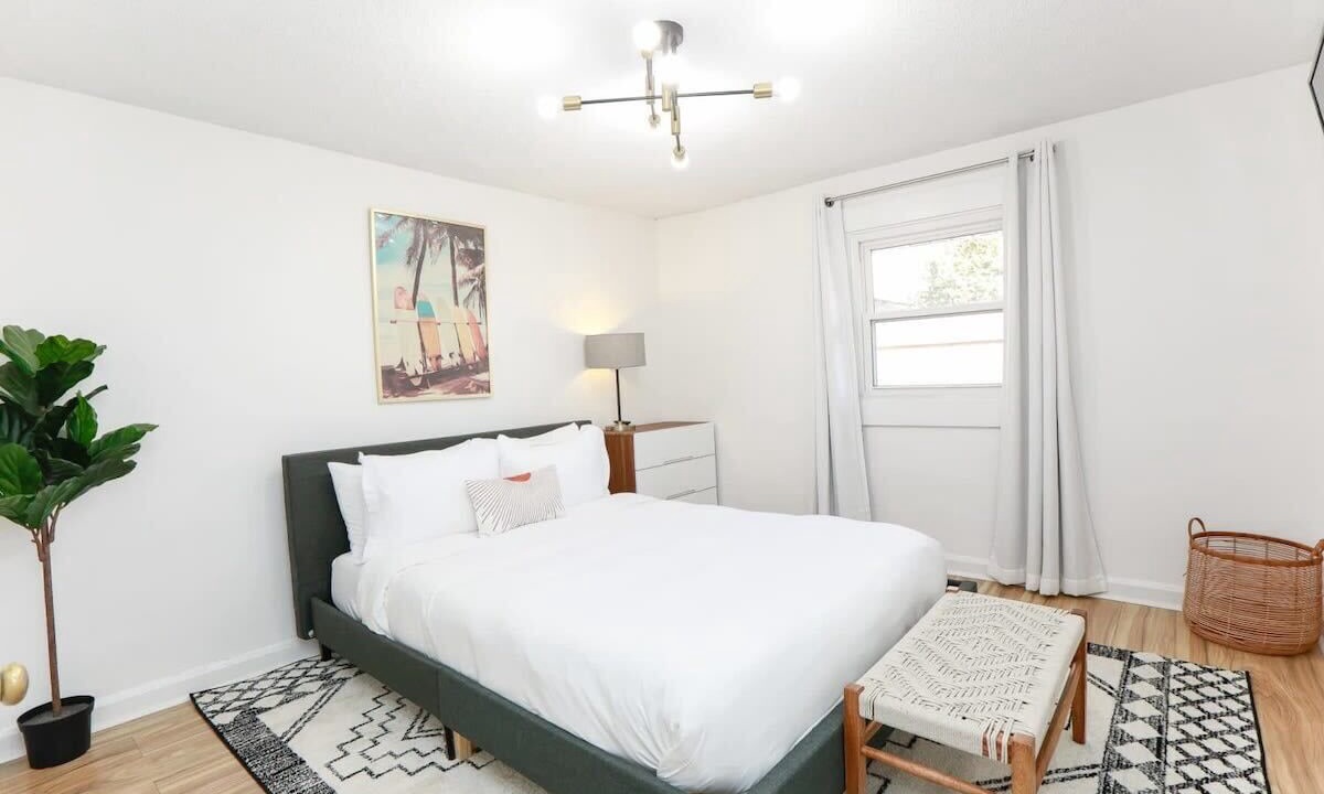 Photo of Bedroom in Willoughby Spit
