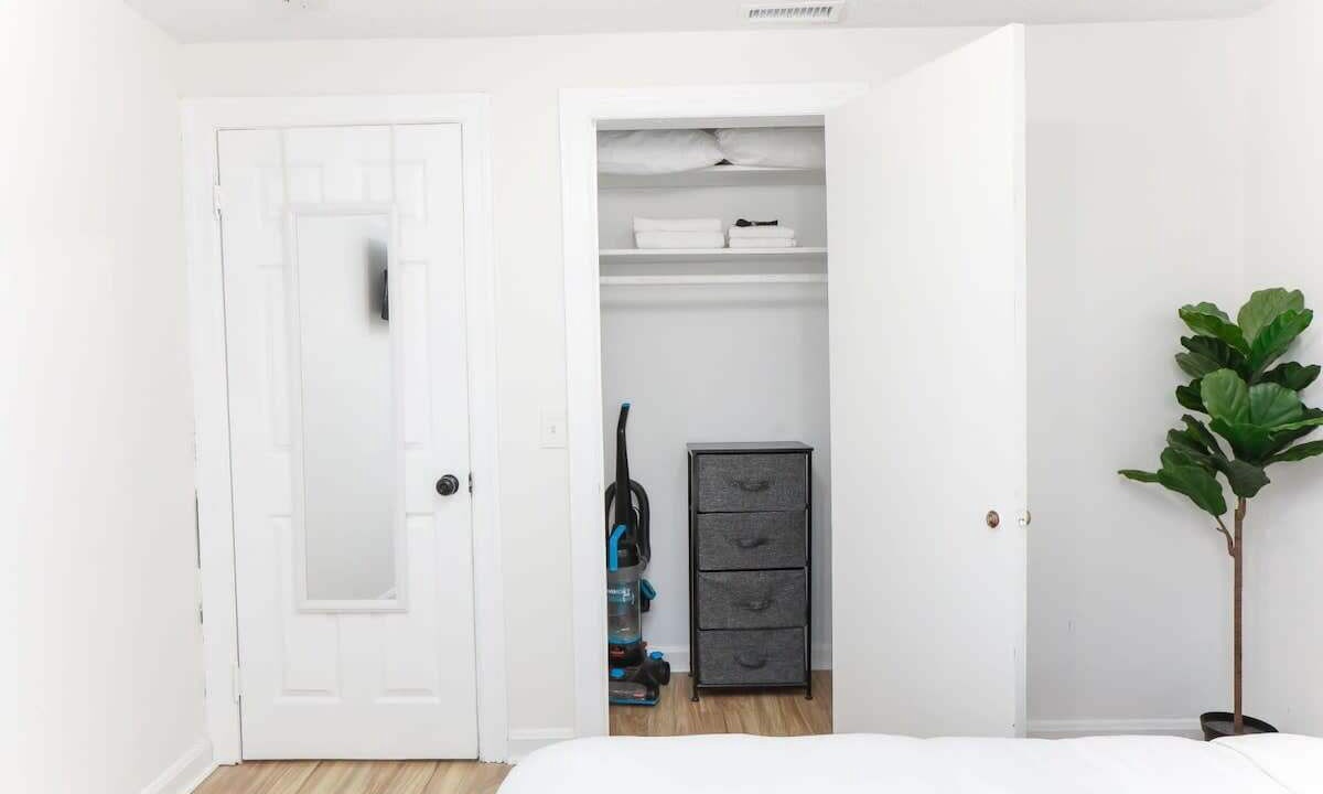 Photo of Bedroom in Willoughby Spit
