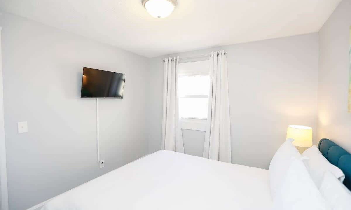 Photo of Bedroom in Willoughby Spit