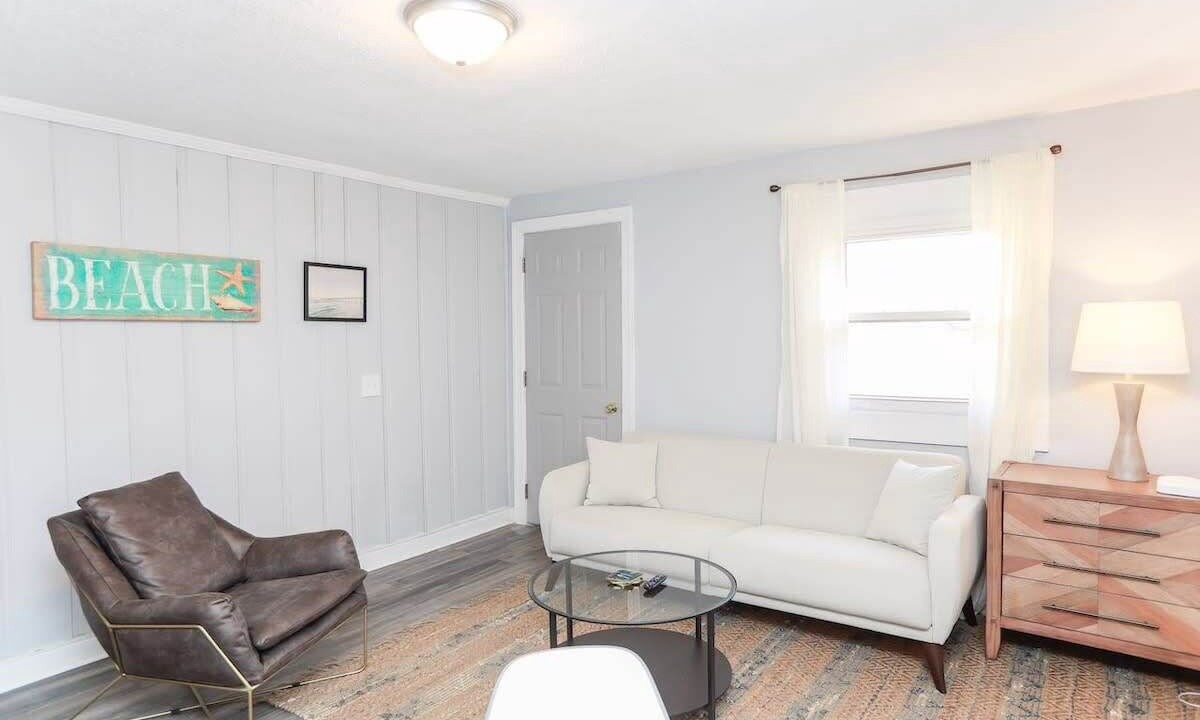 Photo of Livingroom in Willoughby Spit