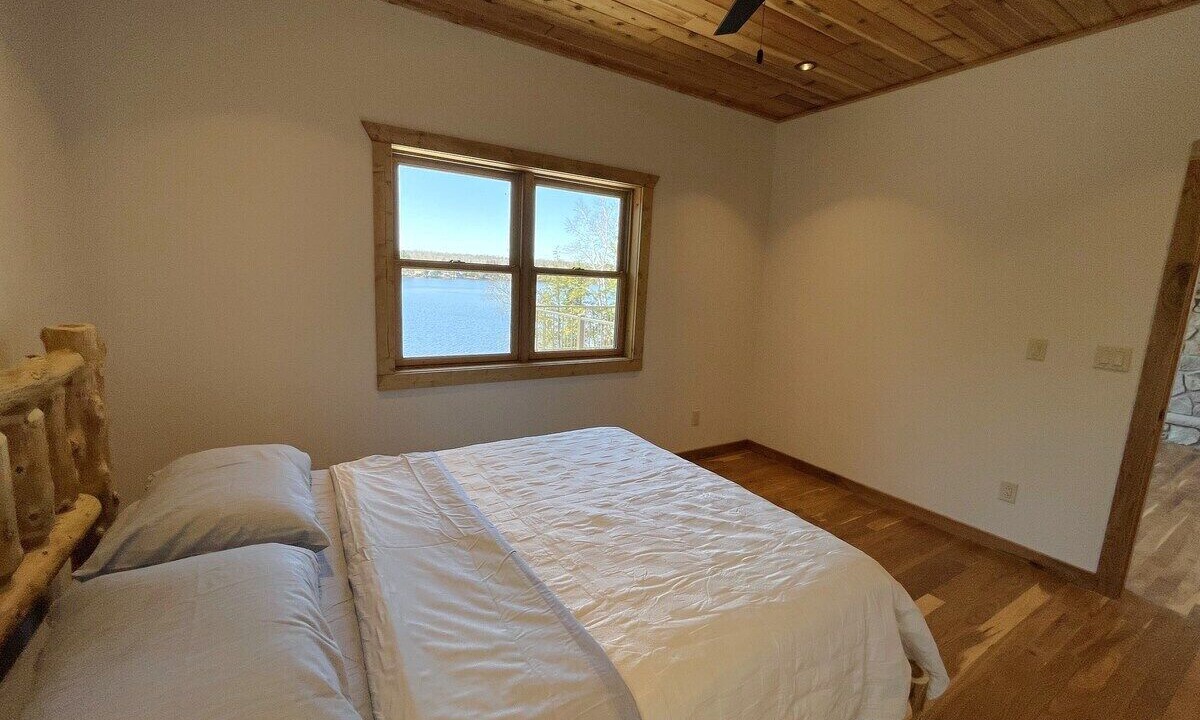 Photo of Bedroom in Butternut