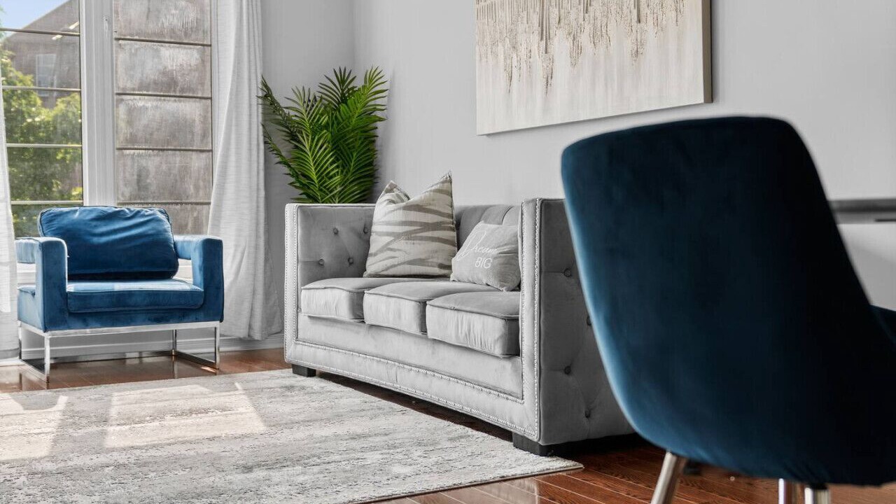 Photo of Livingroom in Ajax
