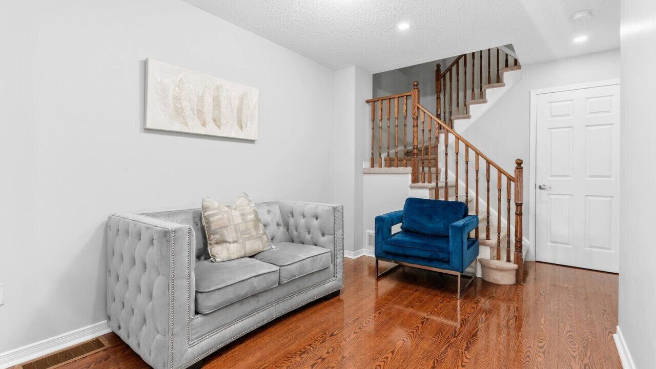 Photo of Livingroom in Ajax