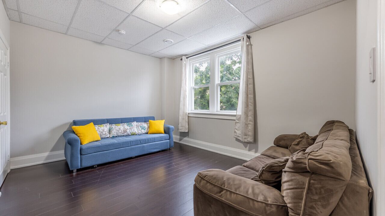 Photo of Livingroom in Niagara Falls