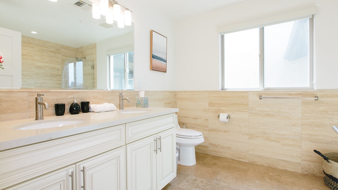 Photo of Bathroom in Lamanda Park