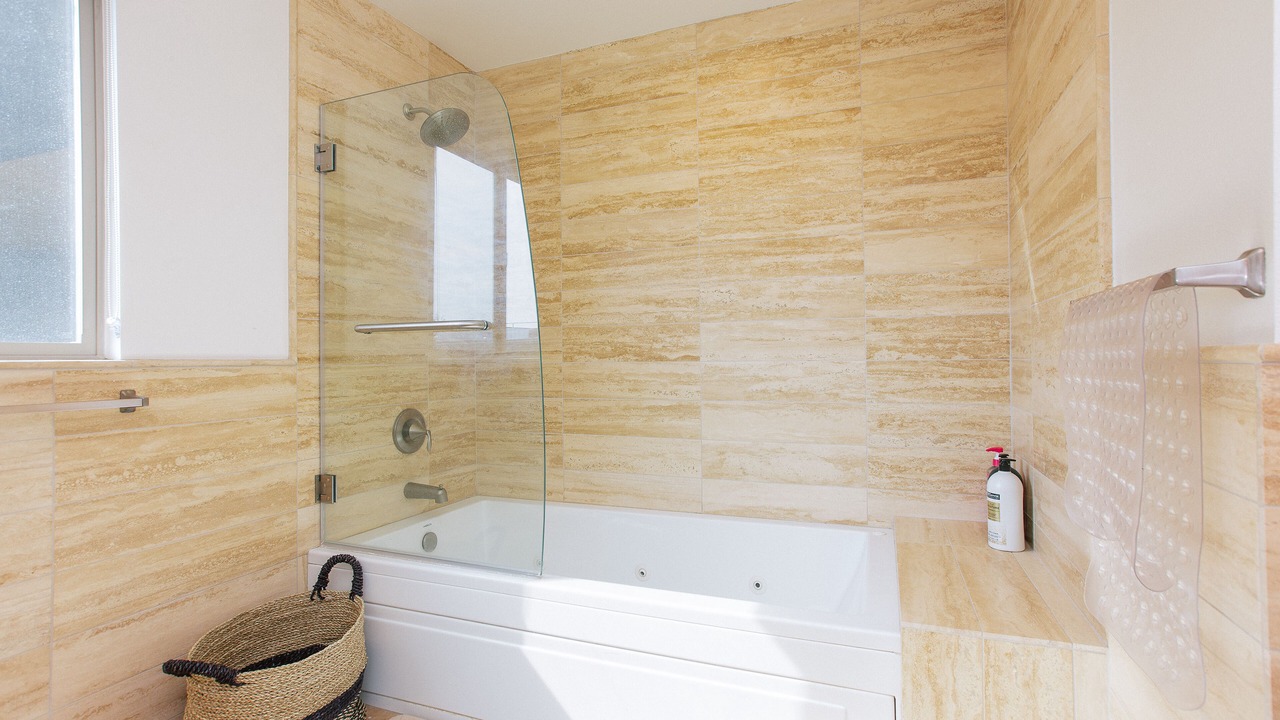 Photo of Bathroom in Lamanda Park