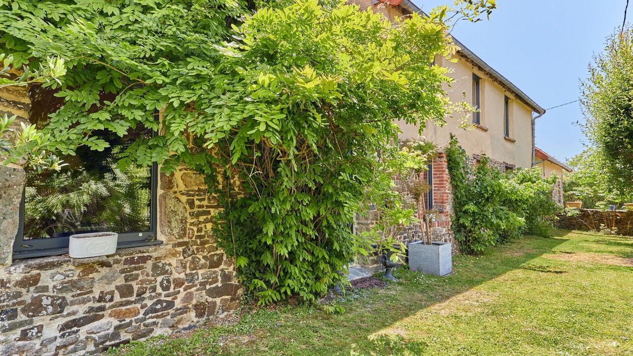 Photo of Others in Surville