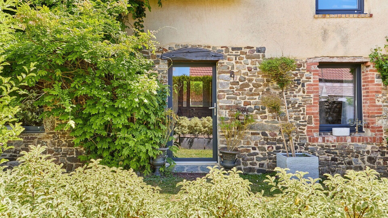 Photo of Others in Surville