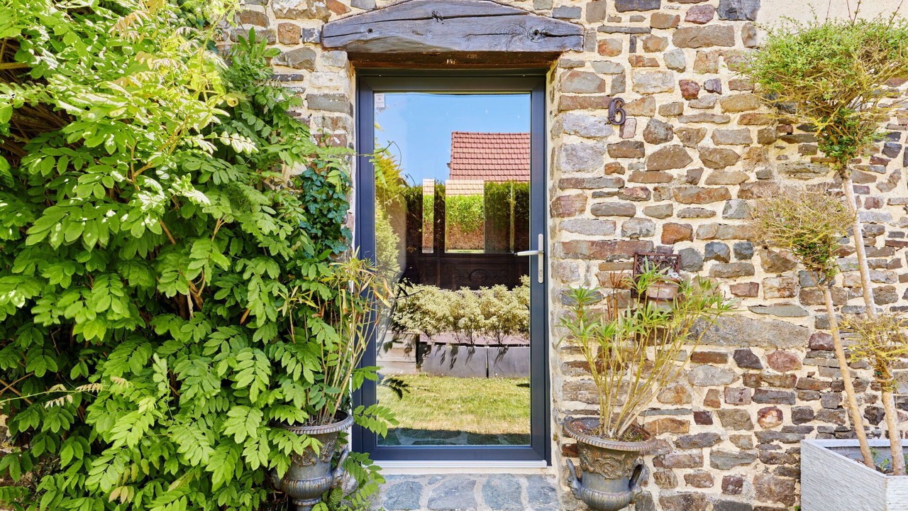 Photo of Others in Surville