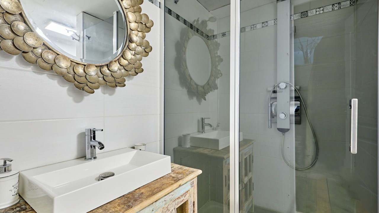 Photo of Bathroom in Surville