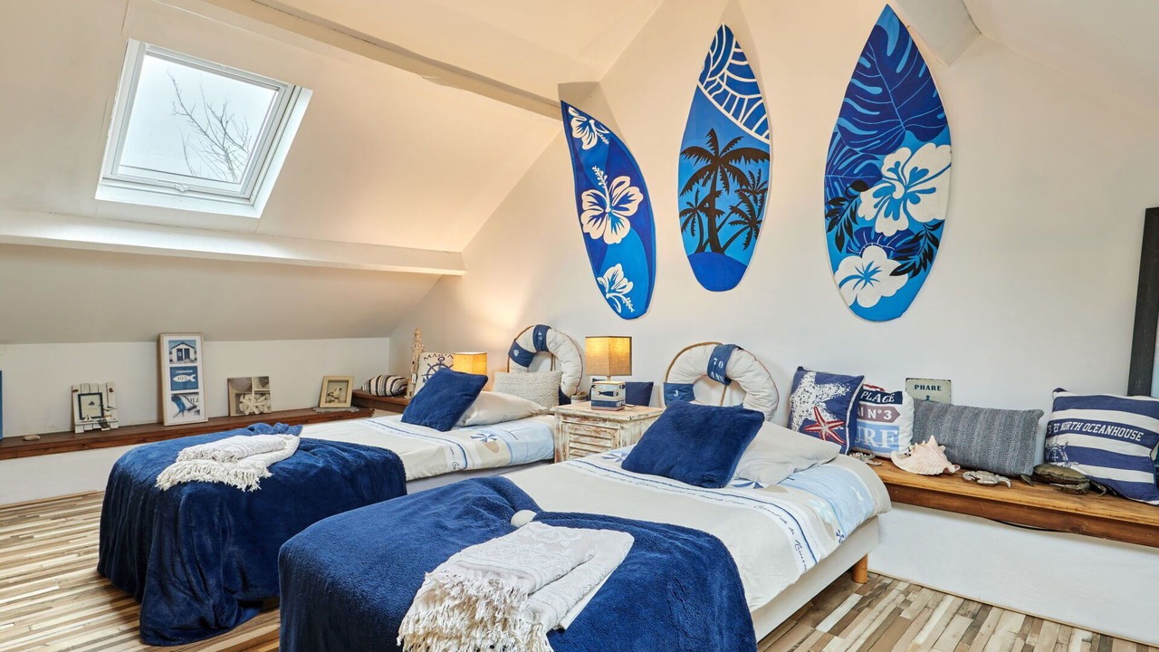 Photo of Others in Surville