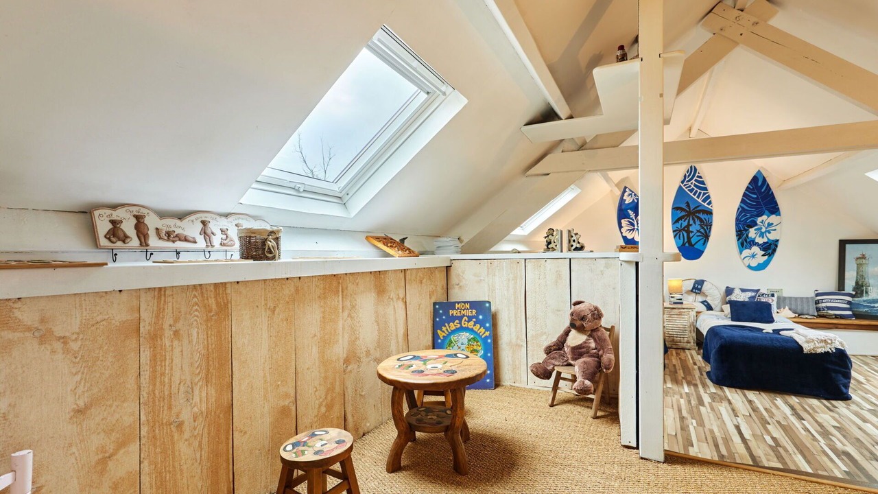 Photo of Others in Surville