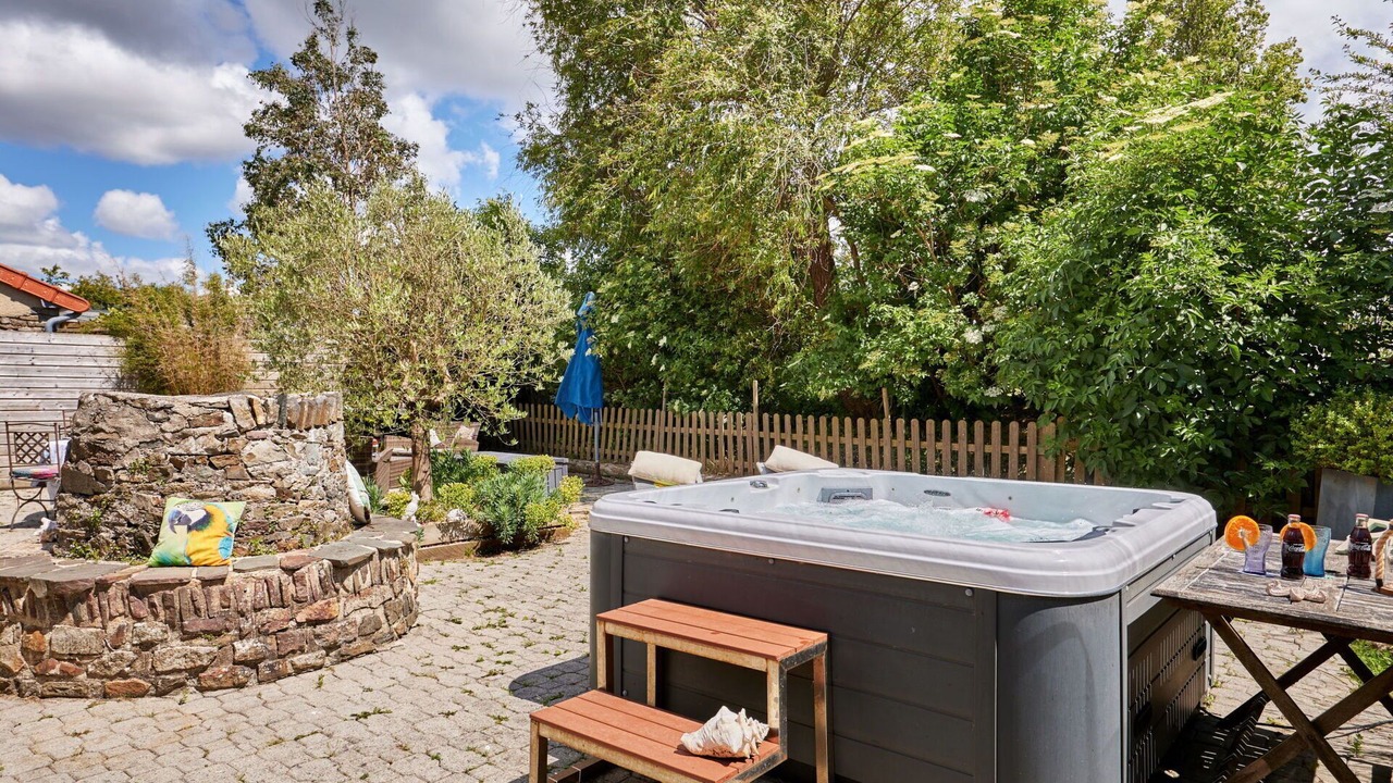 Photo of Outdoor in Surville