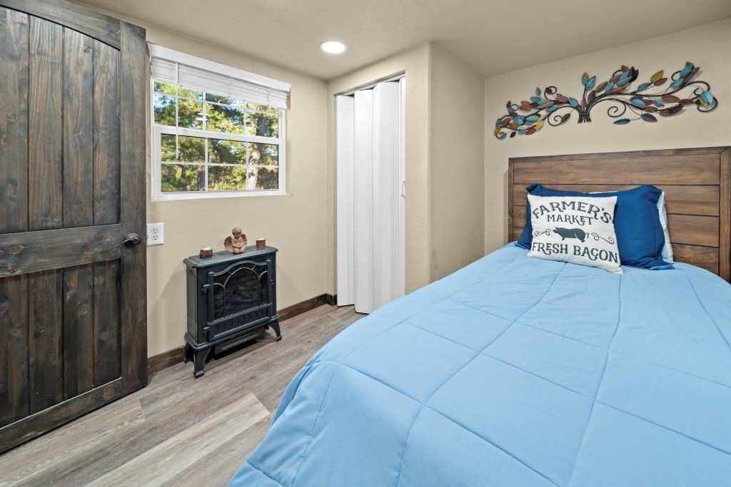 Photo of Bedroom in Edom