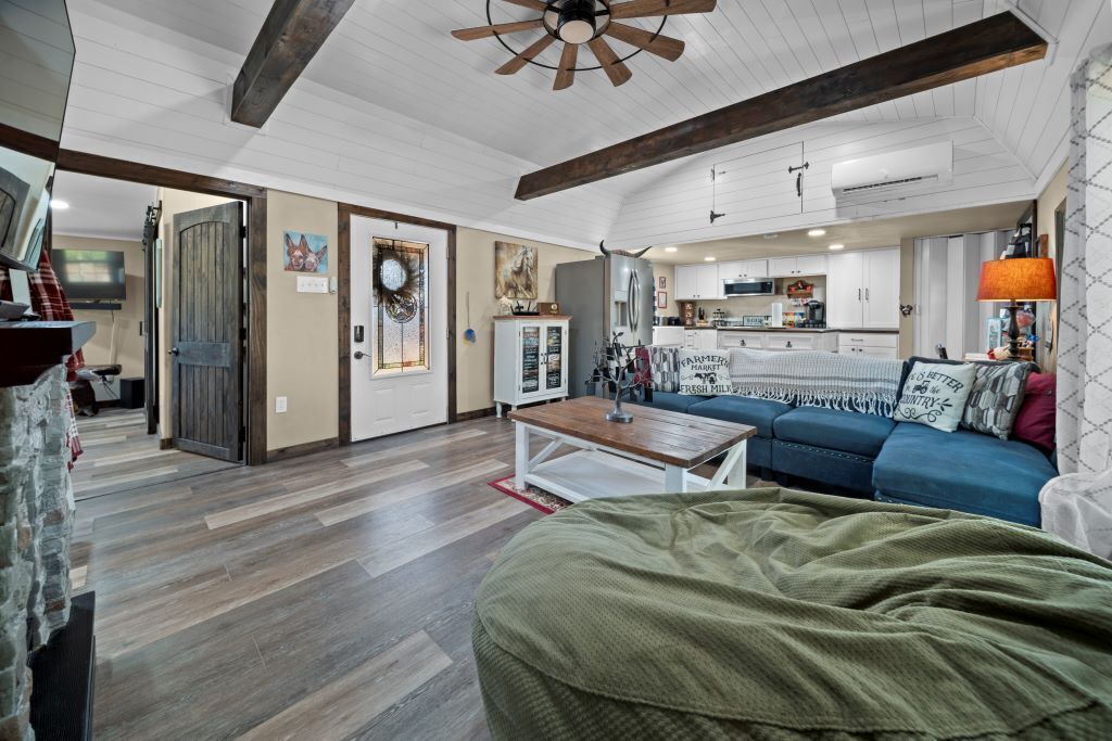 Photo of Livingroom in Edom