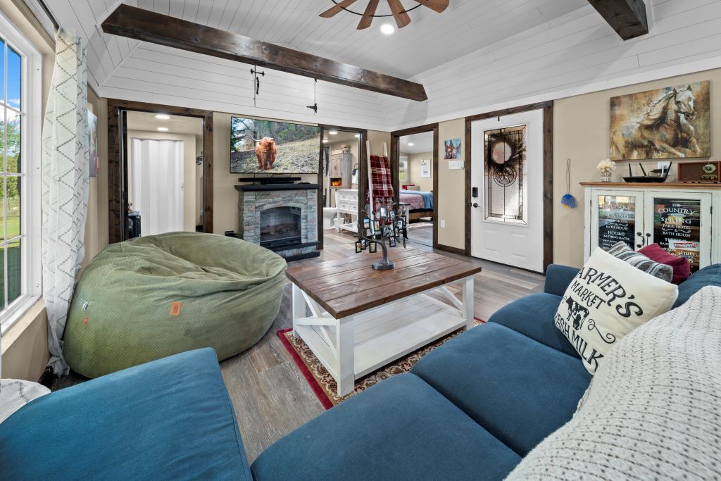 Photo of Livingroom in Edom