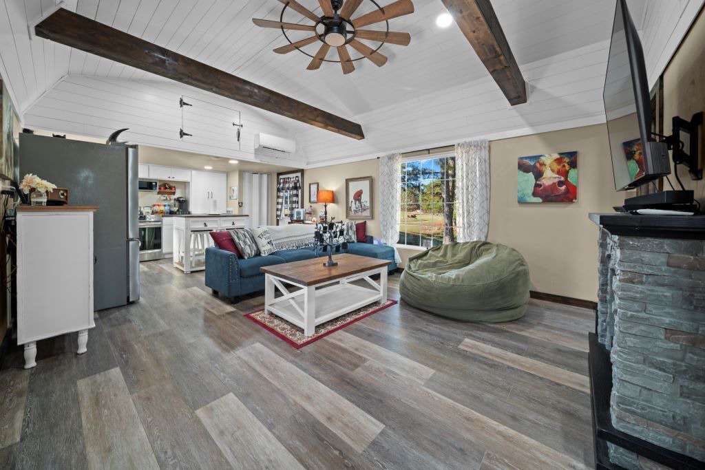 Photo of Livingroom in Edom