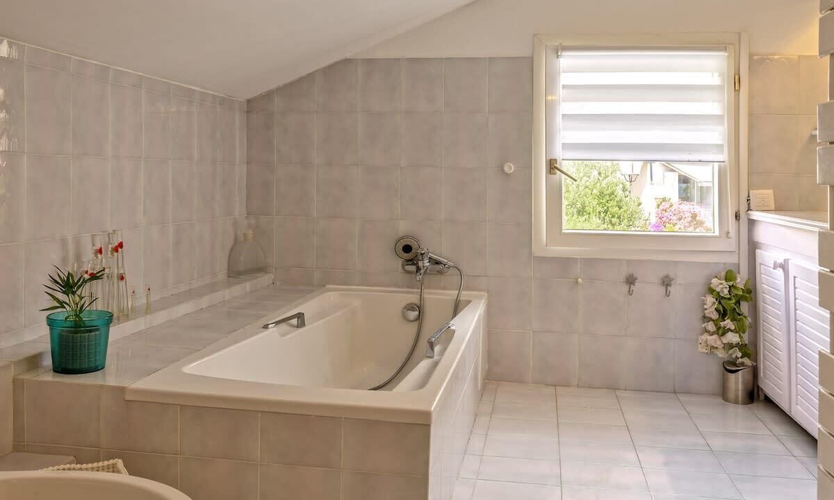 Photo of Bathroom in Ville-di-Pietrabugno