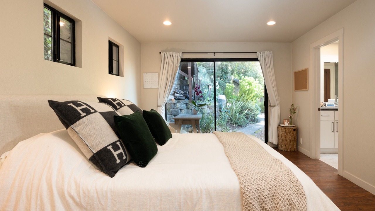 Photo of Bedroom in Pedro Point