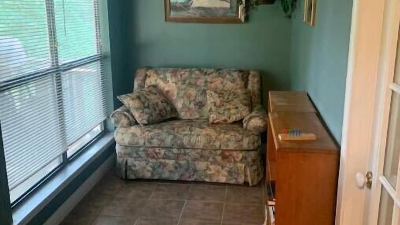 Photo of Livingroom in Bates