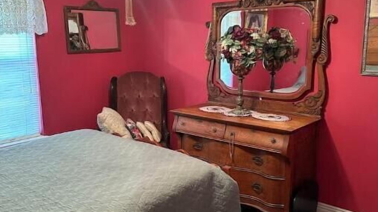 Photo of Bedroom in Bates