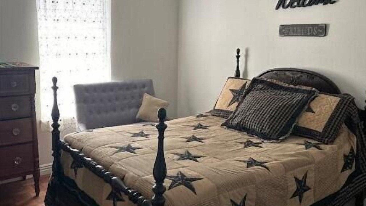 Photo of Bedroom in Bates