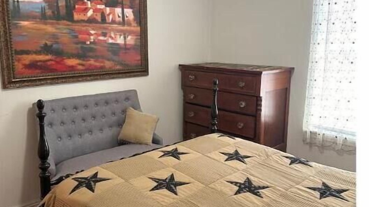 Photo of Bedroom in Bates