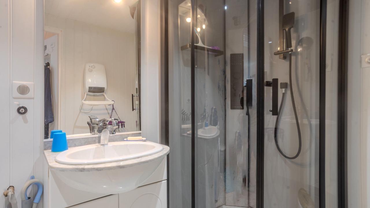 Photo of Bathroom in Montignac-Charente