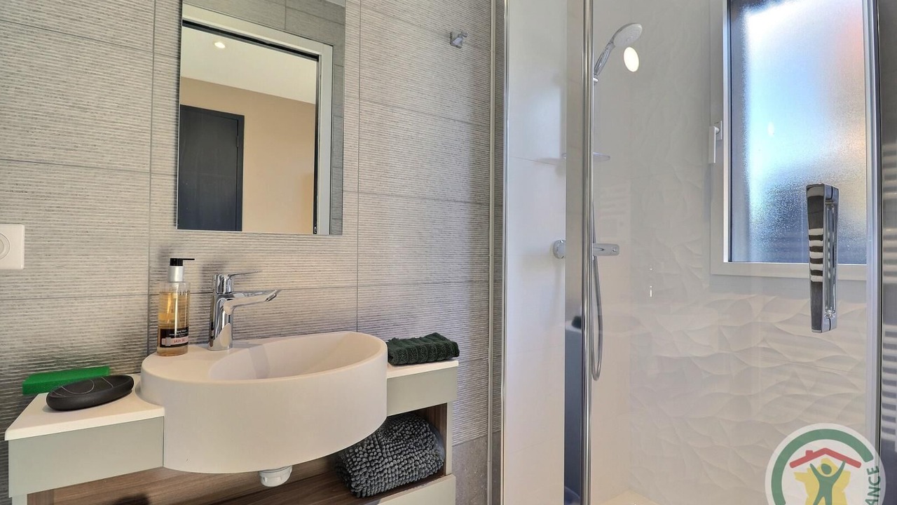 Photo of Bathroom in Guignen