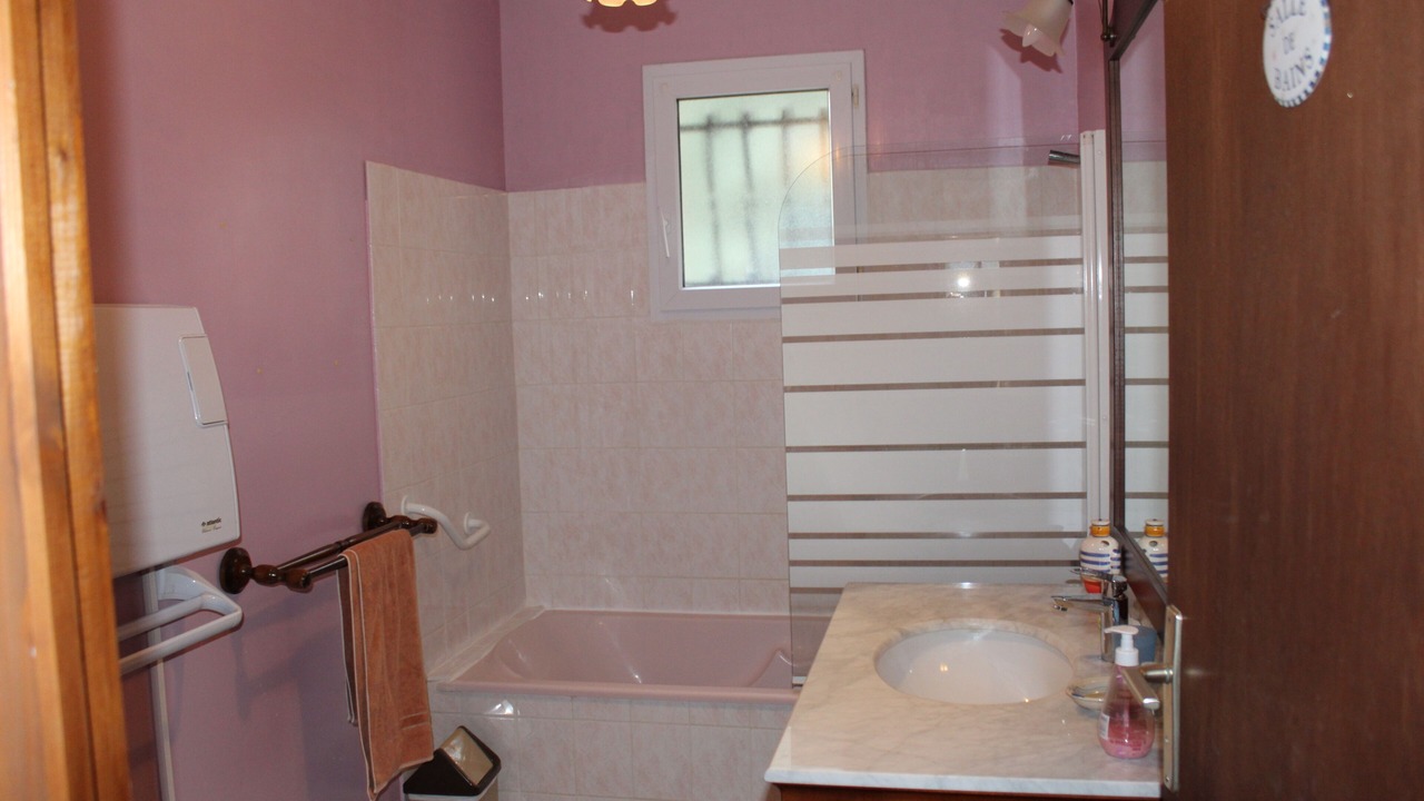 Photo of Bathroom in Ganges
