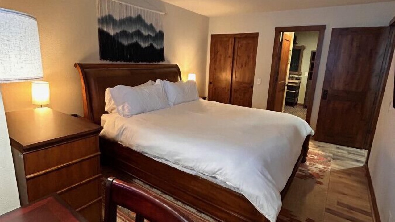 Photo of Bedroom in Mammoth Lakes