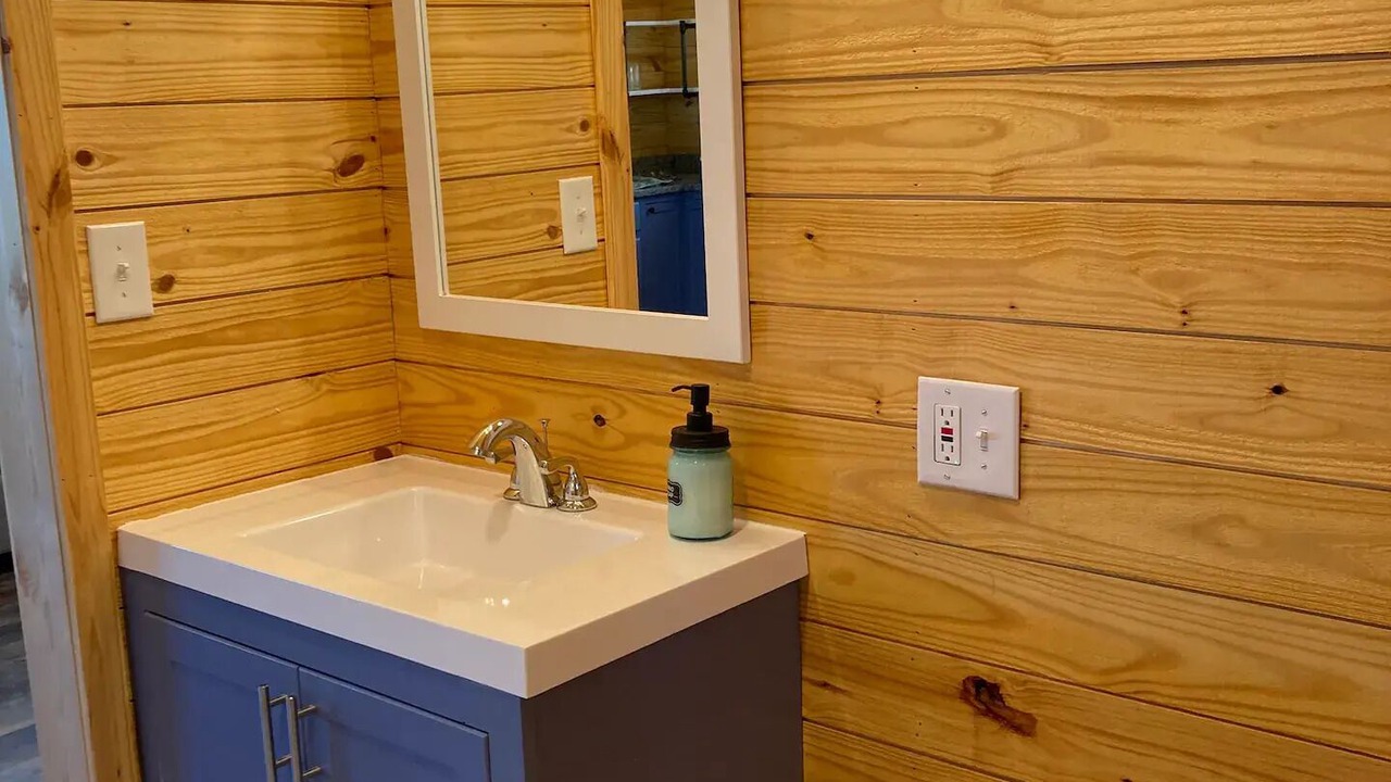 Photo of Bathroom in Bean Station