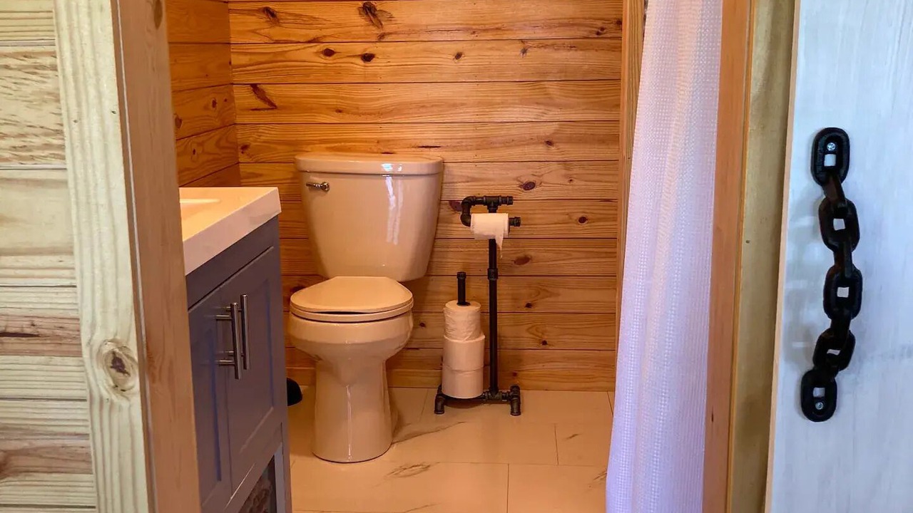 Photo of Bathroom in Bean Station