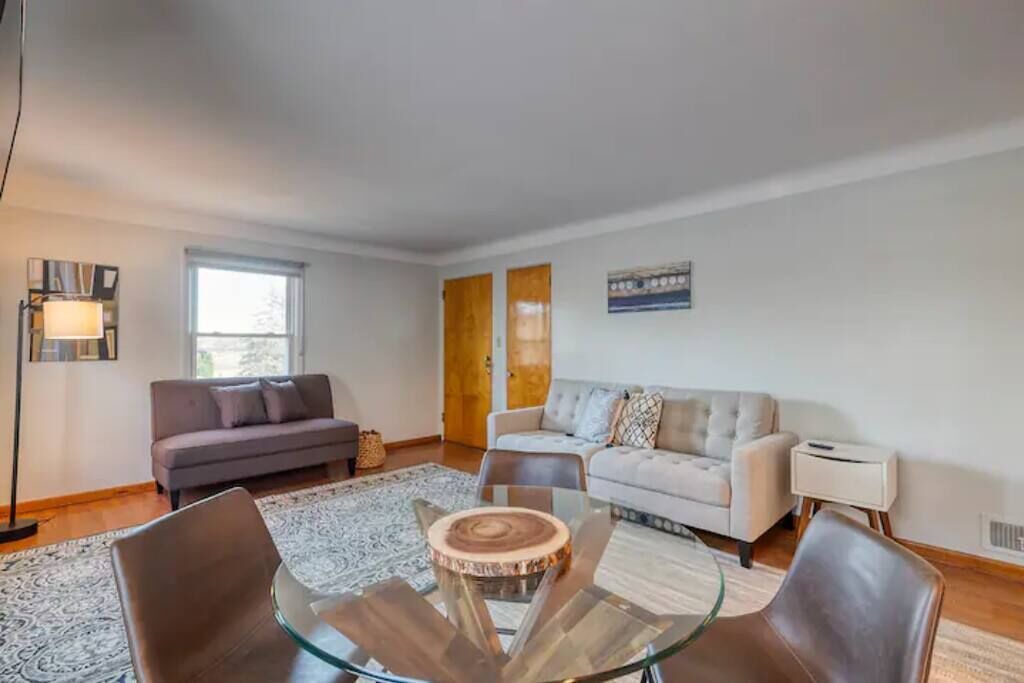 Photo of Livingroom in Burns Park