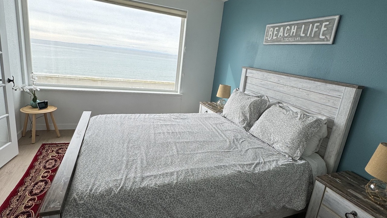 Photo of Bedroom in Oak Harbor