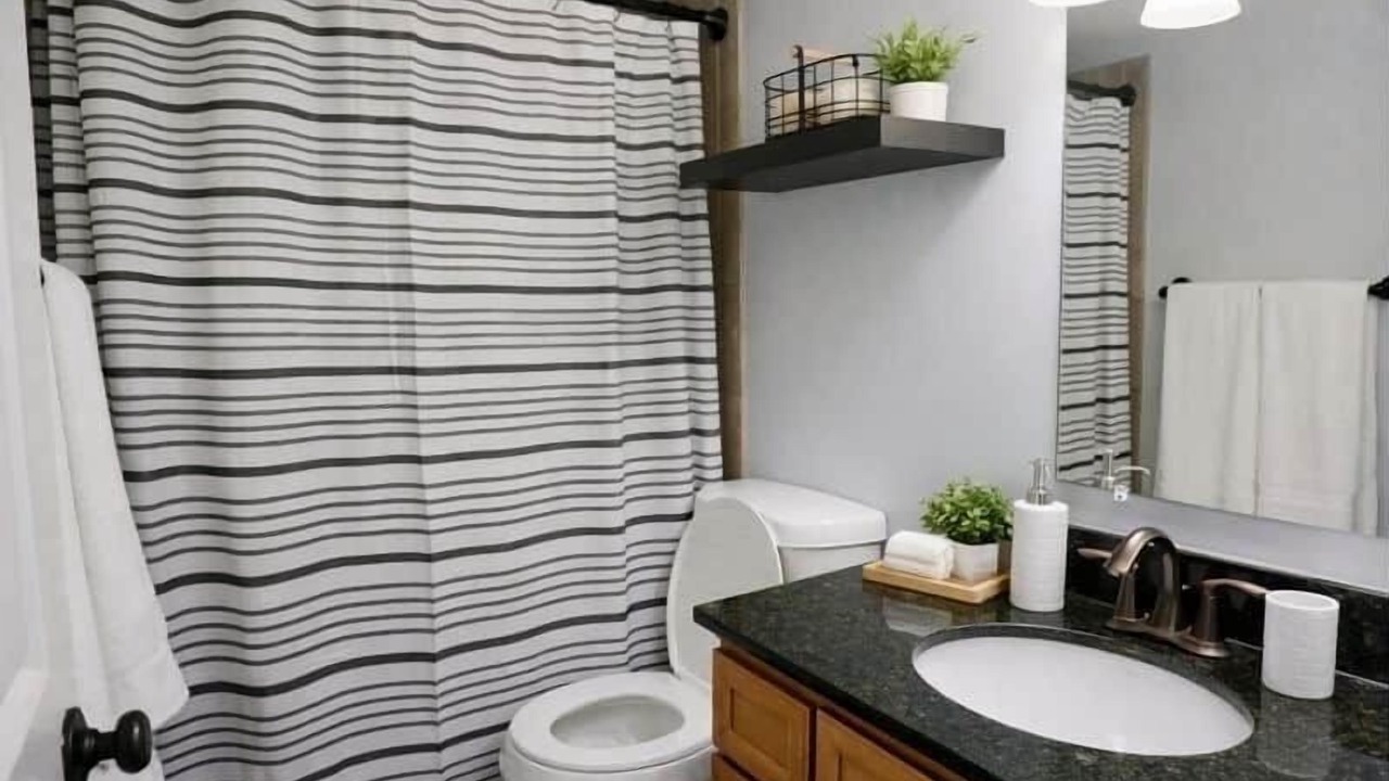 Photo of Bathroom in Lower Avenues