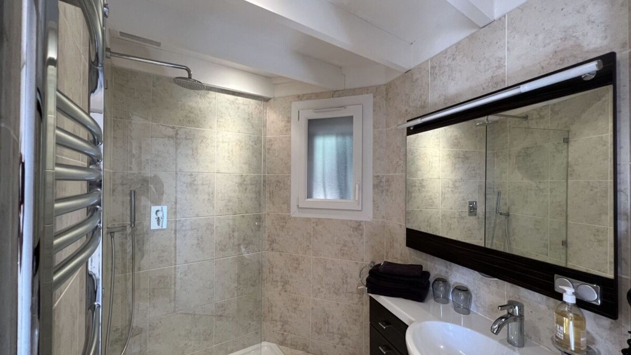 Photo of Bathroom in Hyeres City Centre