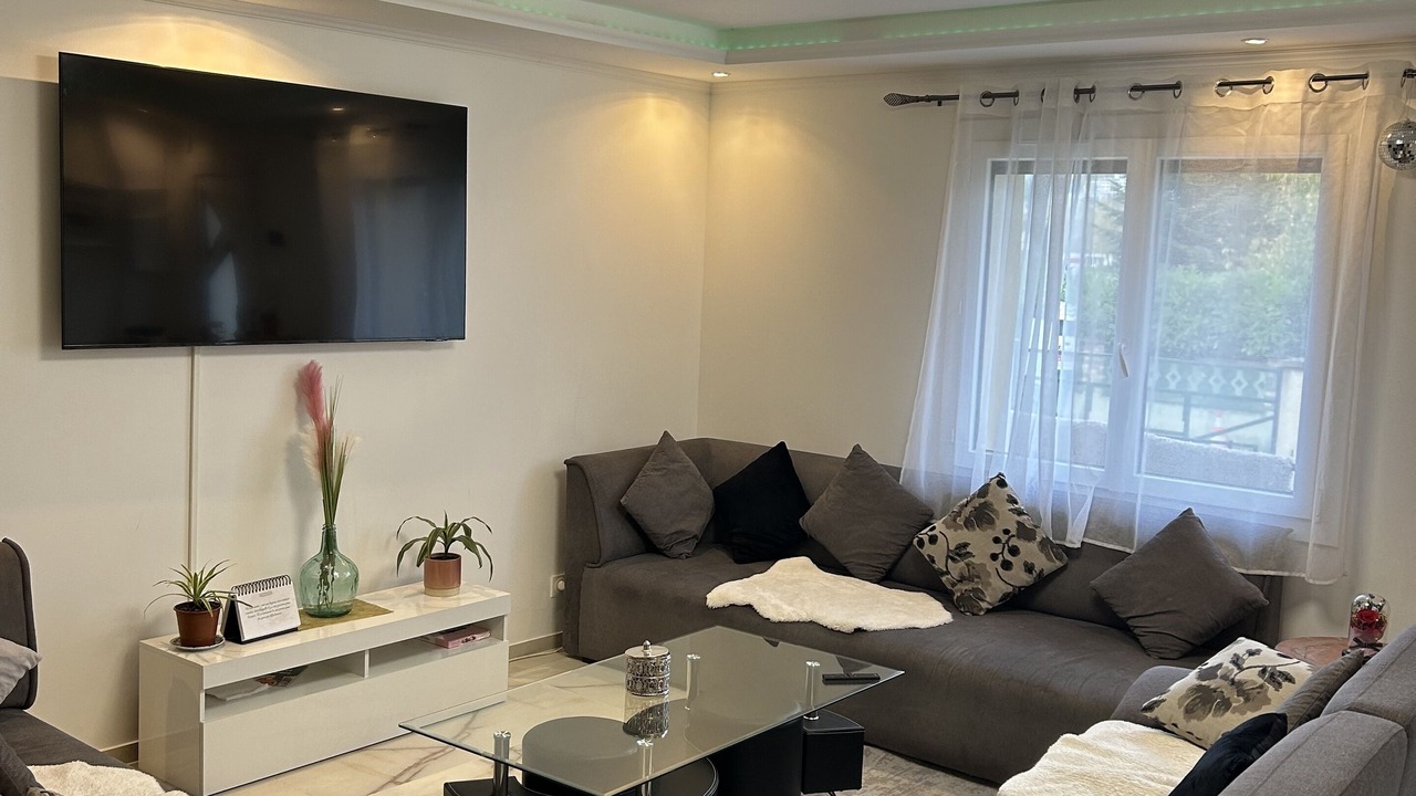 Photo of Livingroom in Les Mureaux