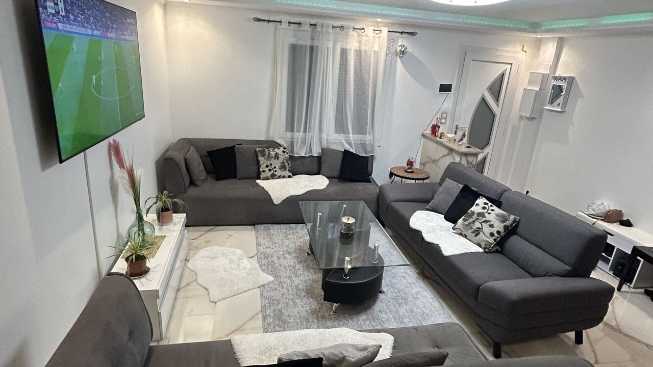 Photo of Livingroom in Les Mureaux