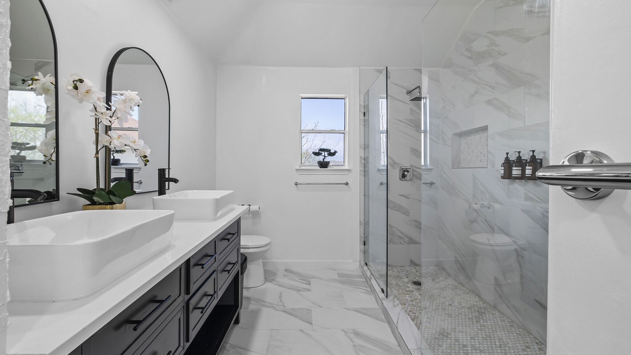 Photo of Bathroom in Del Valle