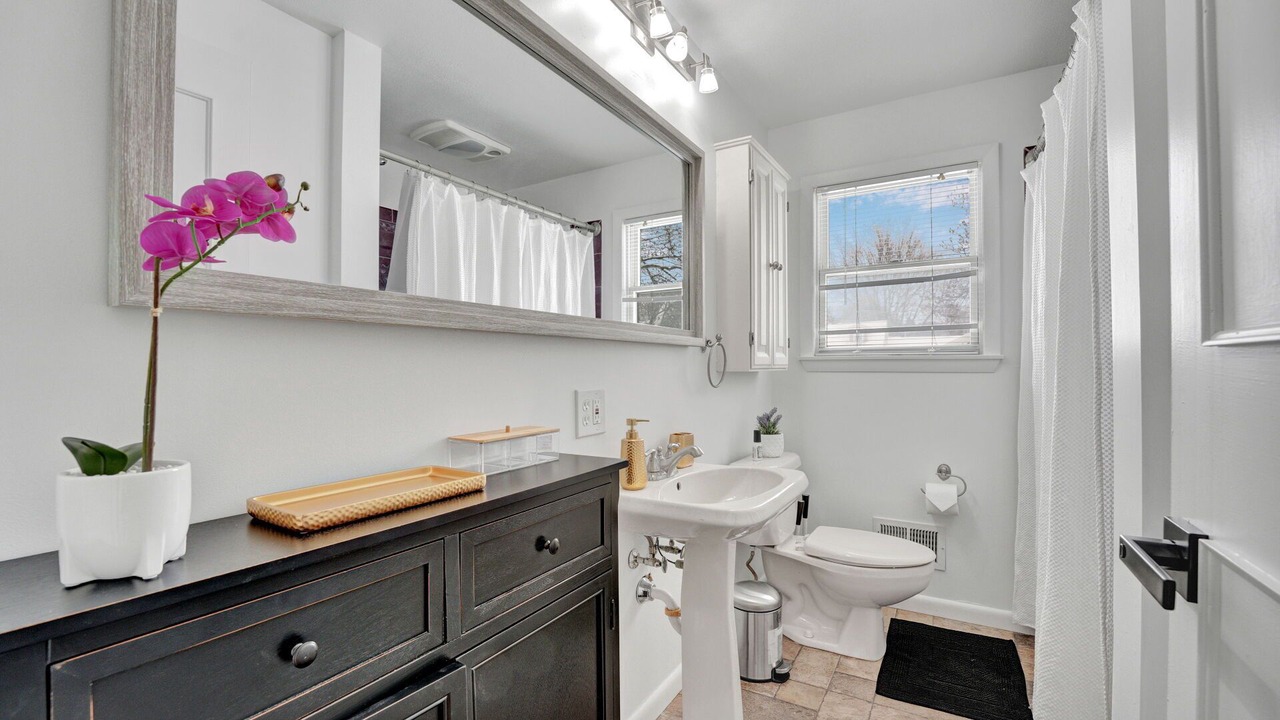 Photo of Bathroom in Ionia