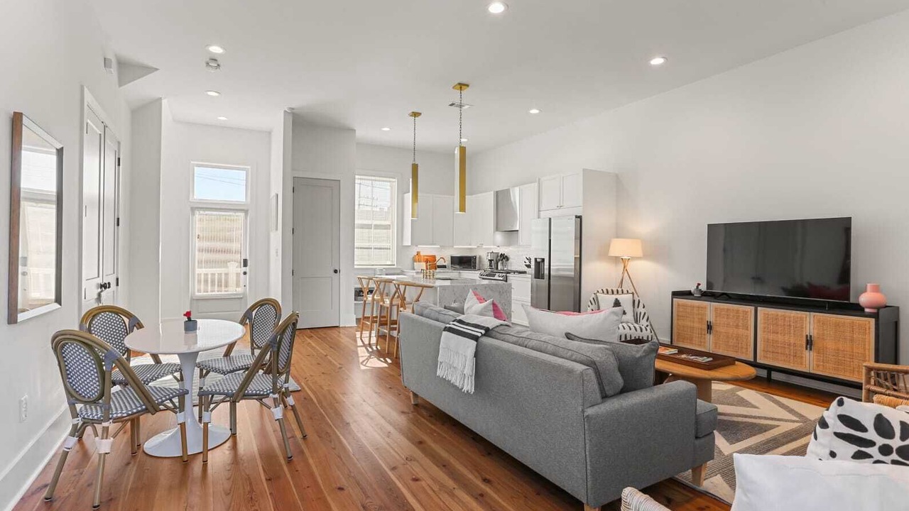 Photo of Livingroom in West Riverside