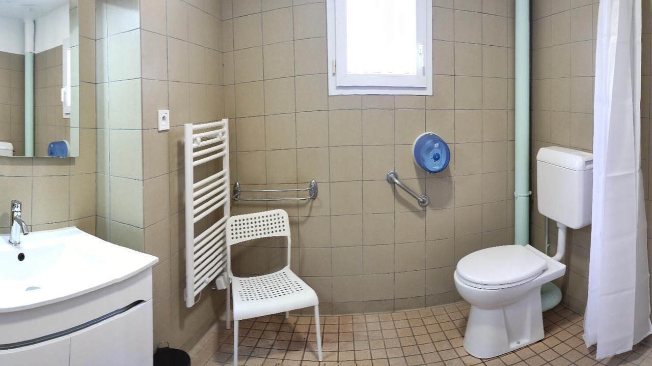 Photo of Bathroom in Les Aix-d'Angillon