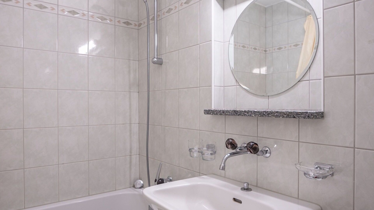 Photo of Bathroom in Samedan