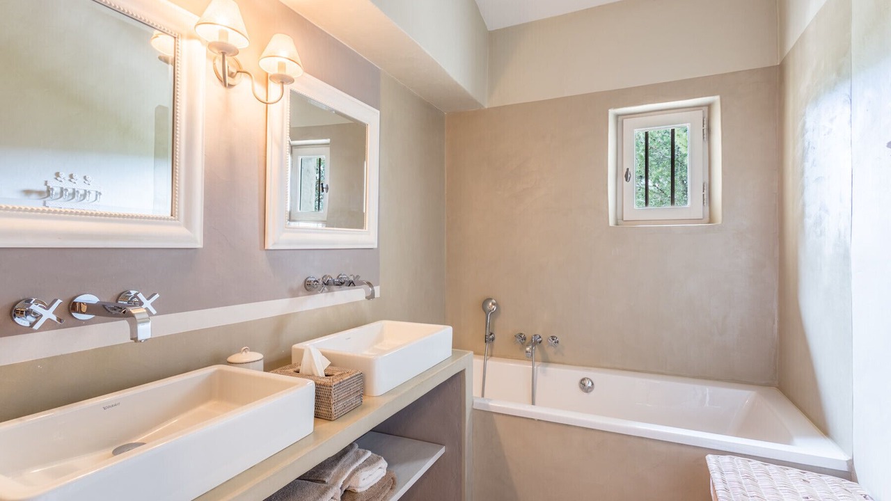 Photo of Bathroom in Menerbes