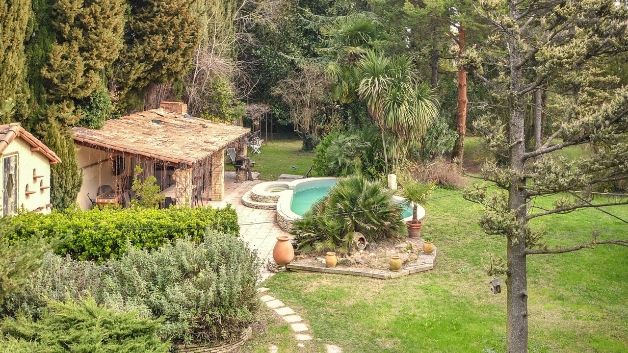 Photo of Others in Entraigues-sur-la-Sorgue