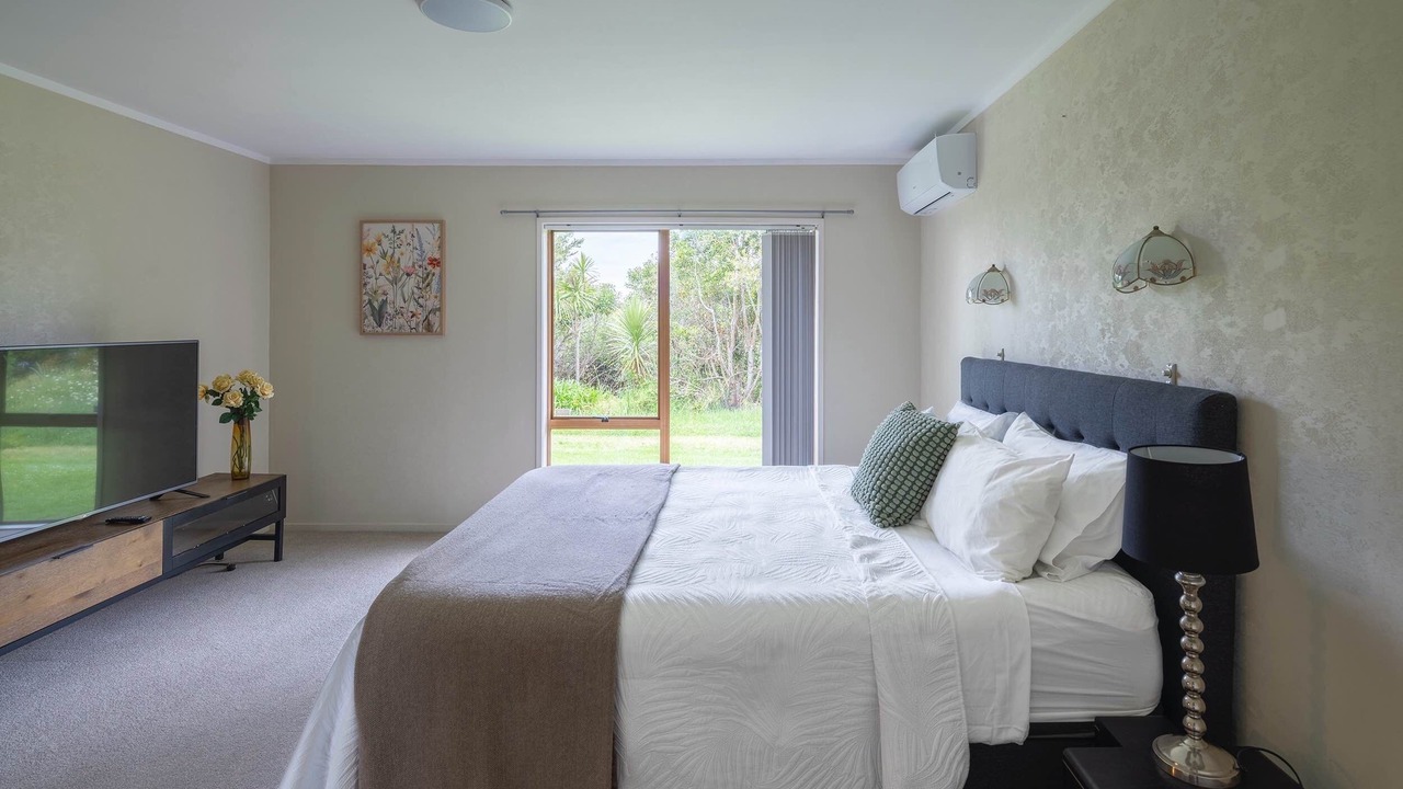 Photo of Bedroom in Massey