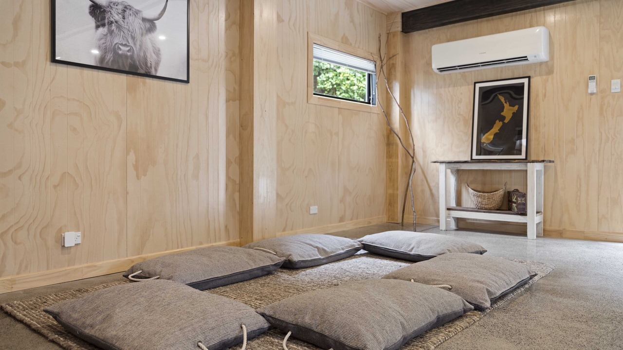 Photo of Others in Raglan