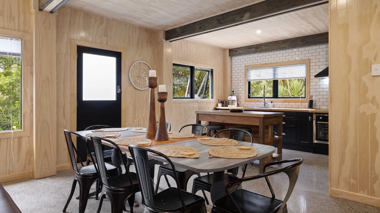 Photo of Others in Raglan